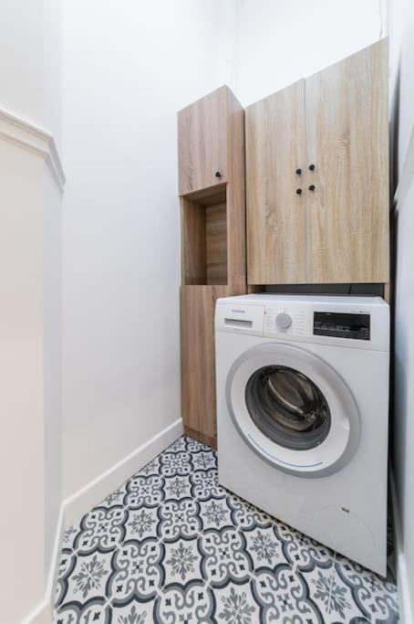 Haussmannian Apartment, Near Champs-Elysees Paris Exterior foto